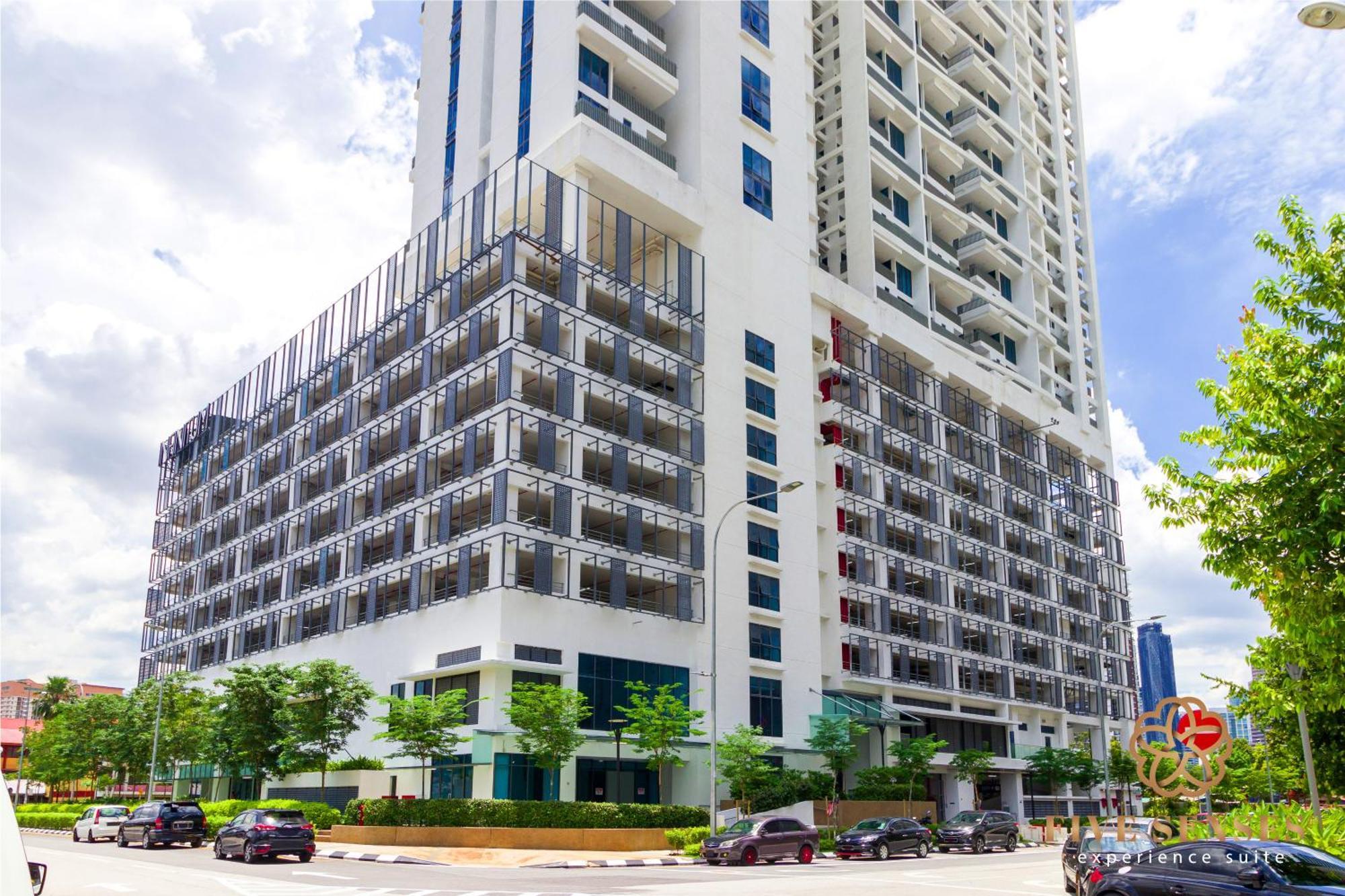 The Colony & The Luxe Signature Suites, Klcc Куала-Лумпур Экстерьер фото